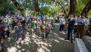 İzmir Büyükşehir Belediyesi’nden köylülere hijyen kiti ve gıda kolisi