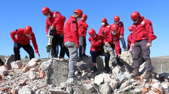 Arama Kurtarma Ekibi Eğitimlere Başladı