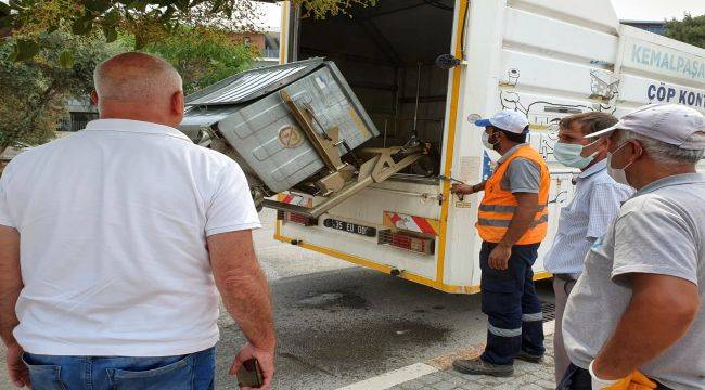 Kemalpaşa'da Çöp Konteynerleri Dezenfekte Ediliyor