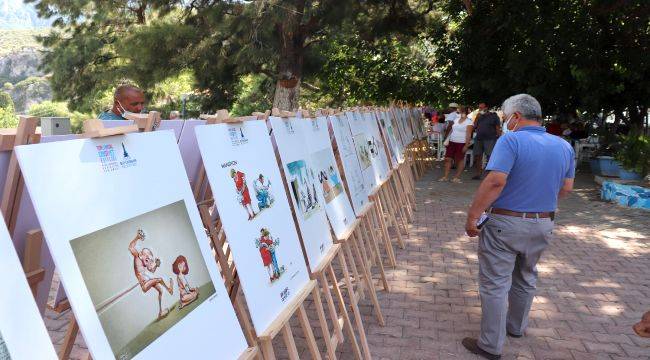 Ödüllü karikatürler ile mizah Karaburun’da 