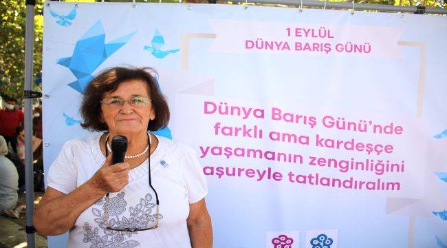 Dünya Barış Günü’nü aşureyle kutladılar