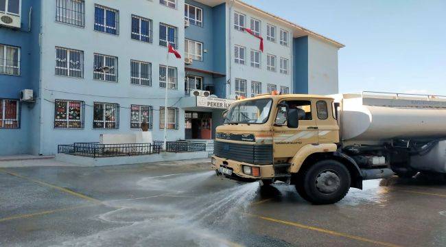 Karabağlar'da okullara temizlik desteği