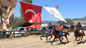 Ödemiş'te rahvan at yarışları rüzgar gibi geçti