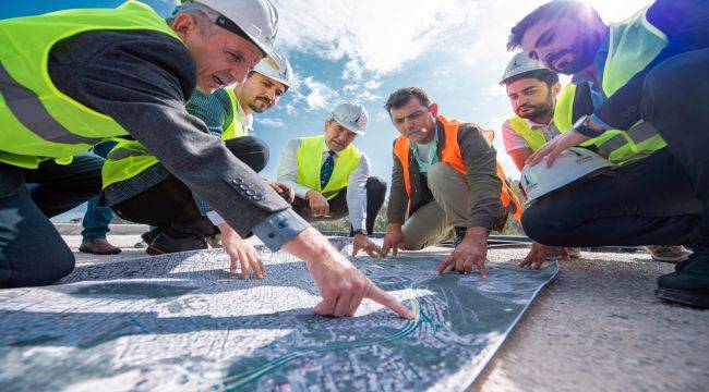 “İzmir trafiğini rahatlatacak yatırımın ilk etabını yeni yılda açacağız”