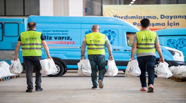 İzmir Büyükşehir'den 29 Binin Üzerinde Gıda Paketi