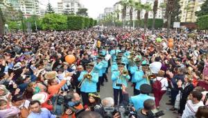 Portakal Çiçeği Karnavalı Tekrar Sokaklarda