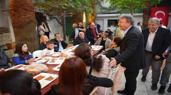 Bornova'da geleneksel iftar yemeği