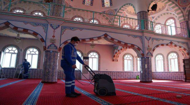 İbadethanelerde köşe bucak temizlik