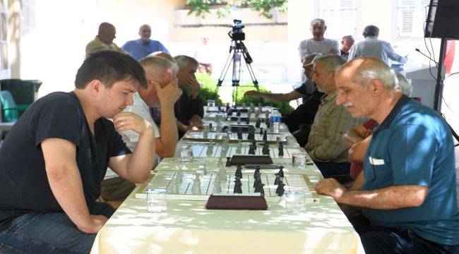 Bornova'da Türk Daması Turnuvası