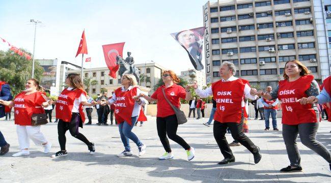 Mustafa İduğ işçilerle 1Mayıs'ı kutladı