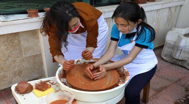 Öğrencilere seramik çalıştayı 