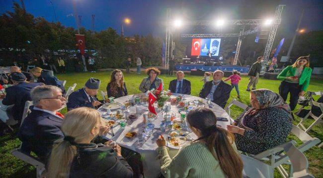 Şükran sofrasında İzmirliler buluştu