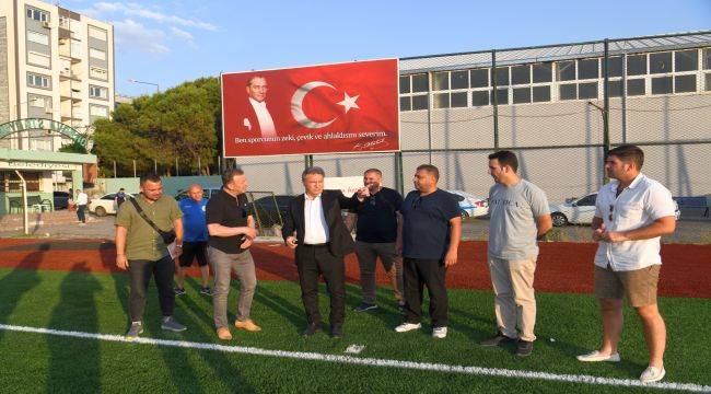 Bornova’da futbol sahaları yenileniyor