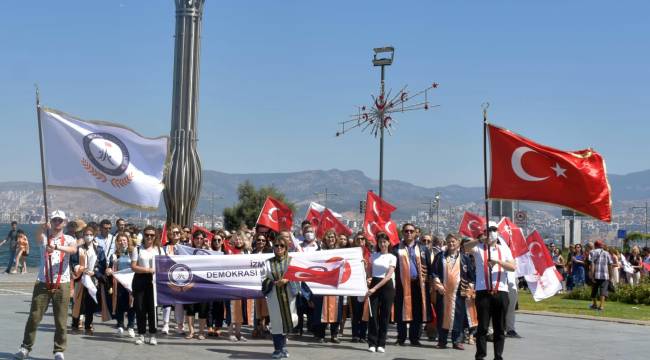 İzmir Demokrasi Üniversitesi’nden “Demokrasi Yürüyüşü”