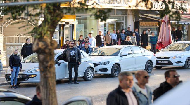 Buca’da, 09.05’te siren sesleri eşliğinde hayat durdu