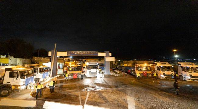 İzmir Büyükşehir’in iş makineleri yola çıktı