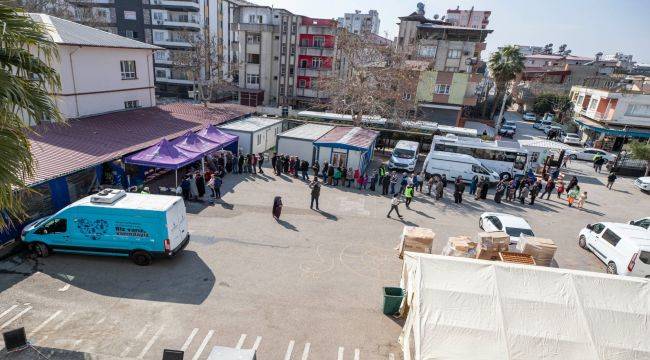 İzmir'in ekipleri Osmaniye’yi yeniden kuruyor