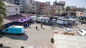 İzmir'in ekipleri Osmaniye’yi yeniden kuruyor