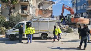 İZSU, deprem bölgesine destekleri sürdürüyor