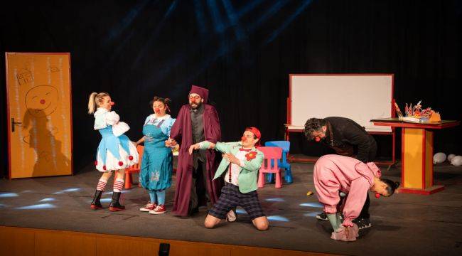 İzmir Şehir Tiyatroları’ndan çocuklara bayram armağanı