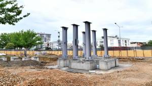 Yeni Girne Üst Geçidi hızla ilerliyor Yeni Girne Caddesi’nde güvenli yaya ulaşımı