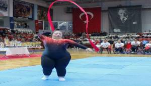 Celal Atik Spor Salonu’nda Gençlik Buluşması