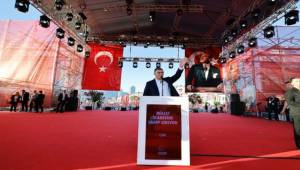 “İzmir Özgürlüğün Şehridir”