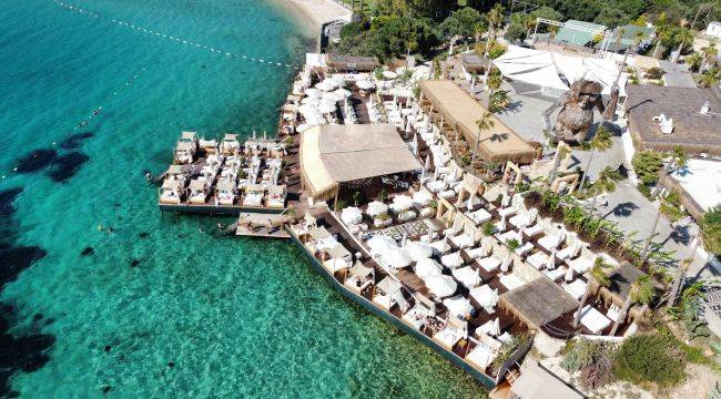 Çeşme’nin Parlayan Yıldızı Stage On The Beach