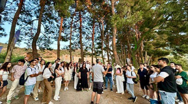 Gençler Efes'i keşfetti