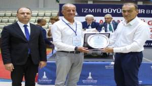Spor Kulübü’nde bayrak değişimi