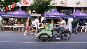 İzmir’de yayalar Otomobilsiz Kent Günü’nün keyfini sürdü