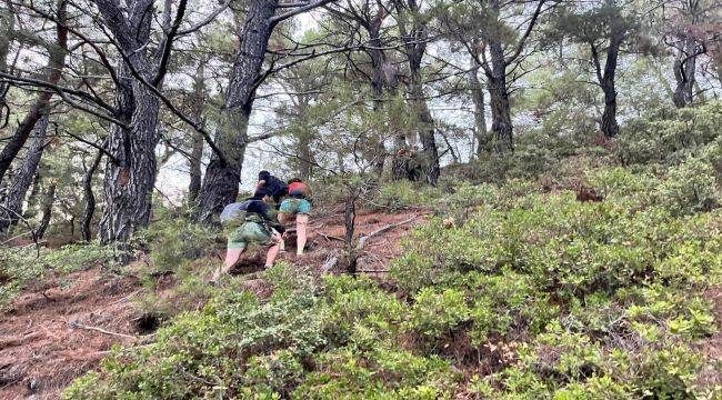 İzmir İtfaiyesi kayalıklarda mahsur kalan üç genci kurtardı