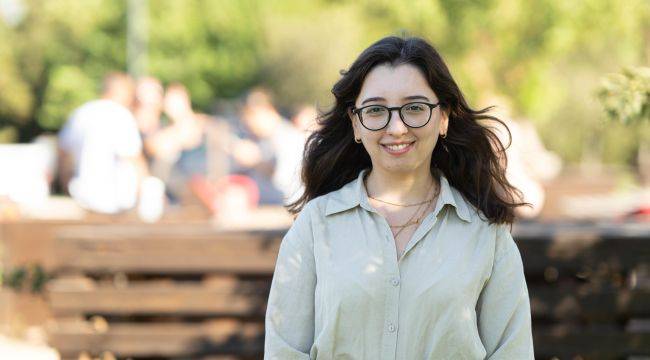 Minik Eller Toprakla Buluştu