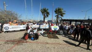 Urla'da kıyı ve deniz temizliği yapıldı