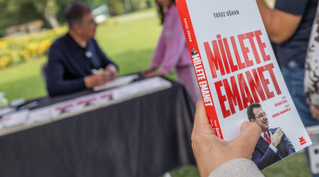 Başkan Tugay “Millete Emanet” kitabını İmamoğlu adına imzaladı