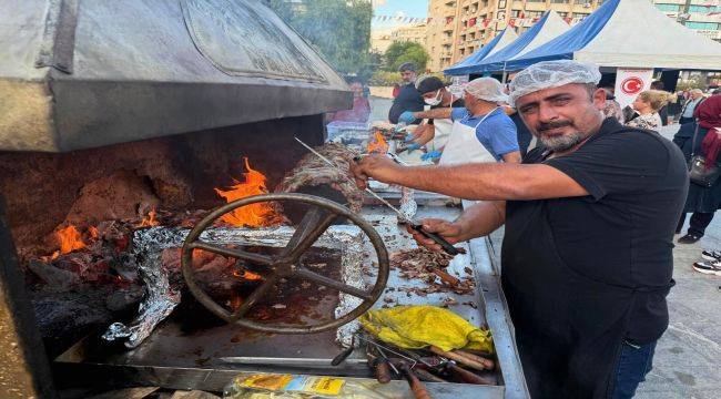 Cağ kebabı ateşi İzmir’i sardı