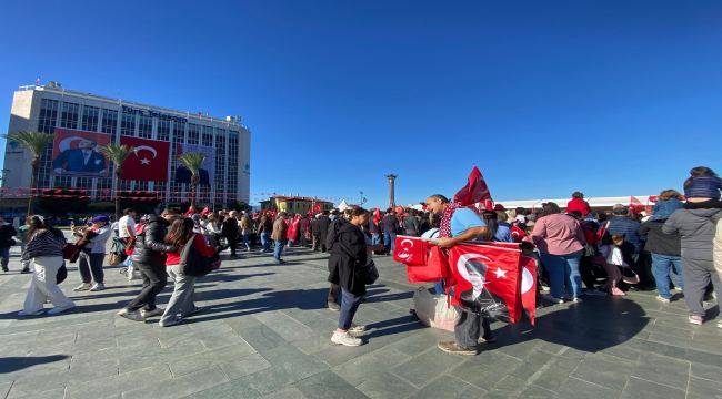 Cumhuriyet’in 102. Yılı İzmir’de Coşku ve Gururla Kutlandı