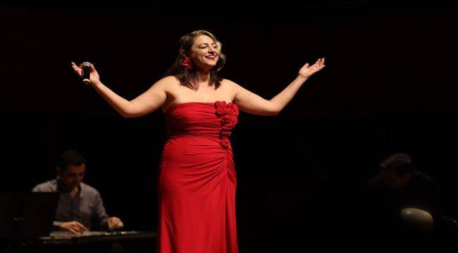 Dilek Türkan ile Cumhuriyet’e Şarkılar