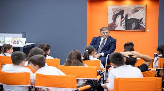 İzmirli çocuklar, Başkan Tugay’la okuma saatinde buluştu