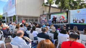 Sinan Meydan İZKİTAP’ta “Adım Adım Cumhuriyet”i anlattı