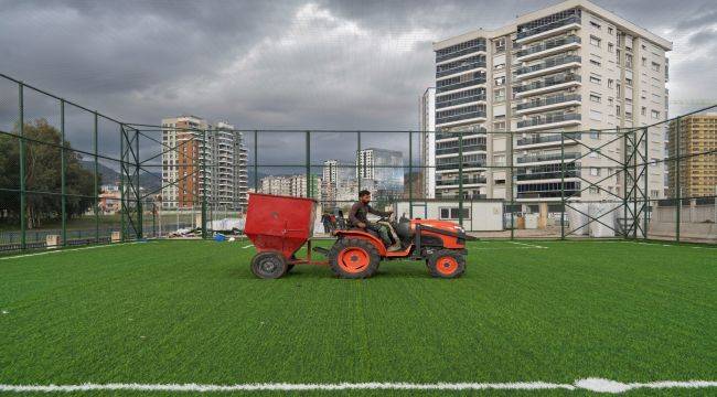 Büyükşehir’den gençlere beş yeni halı saha