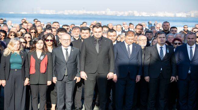 CHP İzmir Atatürk’ü minnetle andı