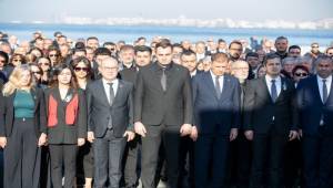 CHP İzmir Atatürk’ü minnetle andı