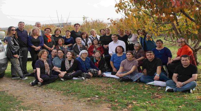 CHP İzmir İl Başkanı Çağatay Güç, Kemalpaşa’da Zeytin Hasadına Katıldı