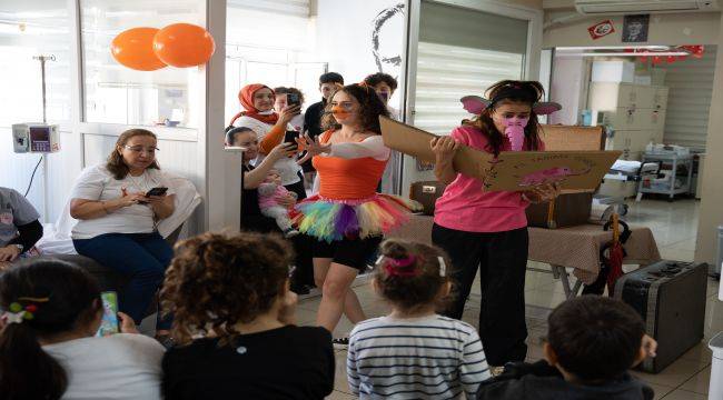 İzmir Şehir Tiyatroları’nın “Sanat İyileştirir” projesi sürüyor