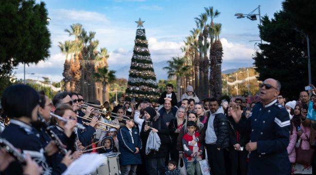 İzmir yeni yılı rengarenk bir festivalle karşılıyor