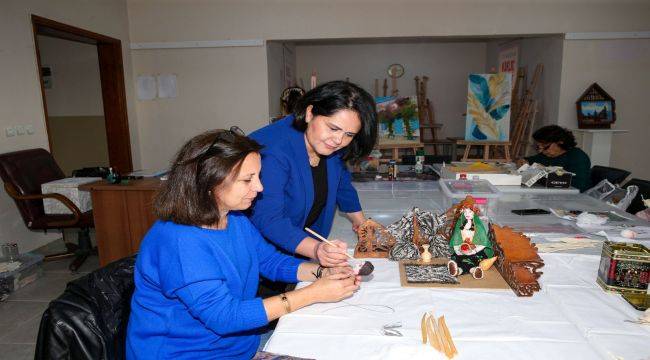 Çiğli’de Kadınlar Unutulmaya Yüz Tutmuş “Kitre Bebek” Sanatını Yaşatıyor