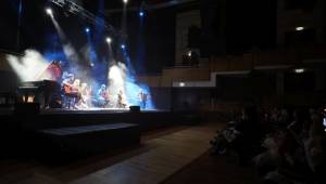 Dünyaca ünlü piyanist İzmir'de ayakta alkışlandı