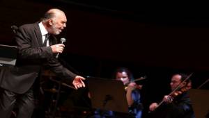 Fatih Erkoç söyledi İzmirliler eşlik etti