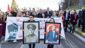 İzmir’de Kubilay için “Demokrasi ve Laiklik” yürüyüşü